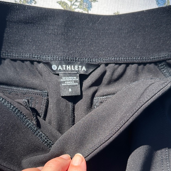 Athleta sz 8 Black Cargo Pants - Picture 3 of 3